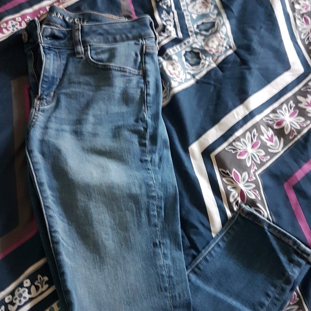 SOLD ** American Eagle jeggings